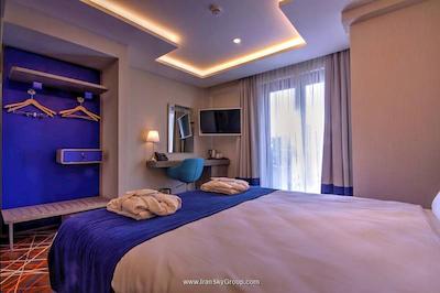 تریپ بای ویندهام استانبول تکسیم