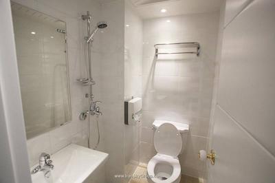 نامسان گوست هوس 1