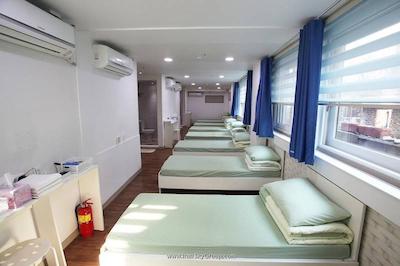 نامسان گوست هوس 1