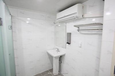 نامسان گوست هوس 1