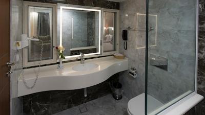 هتل پارسیان همدان