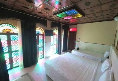 هتل سنتی نیایش شیراز