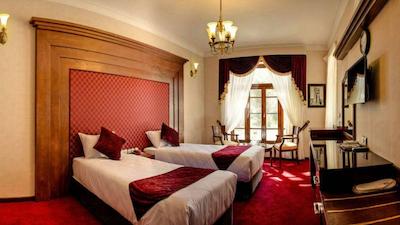 هتل آپادانا تخت جمشید