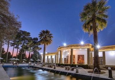 هتل آپادانا تخت جمشید