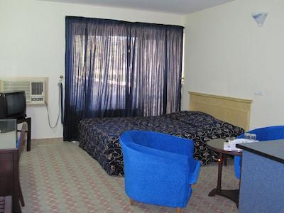 هتل جهانگردی لار