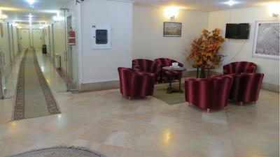 هتل جهانگردی لار