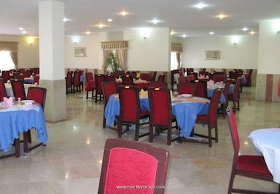 هتل جهانگردی لار