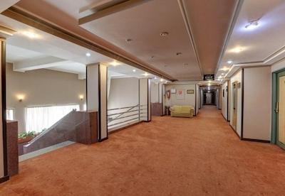 هتل جهانگردی کرمان