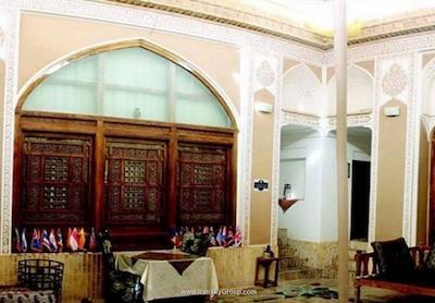 هتل سنتی لب خندق