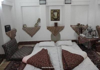 هتل سنتی لب خندق