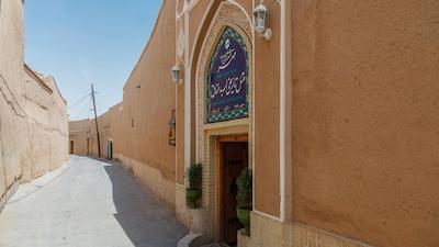 هتل سنتی لب خندق