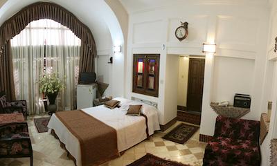 هتل سنتی لب خندق