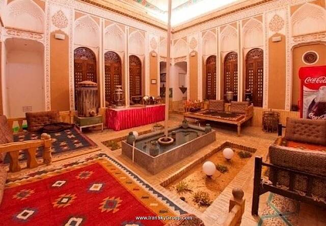 هتل سنتی لب خندق