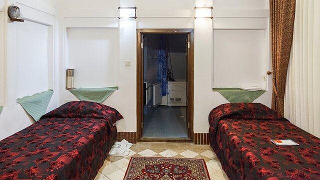 هتل سنتی لب خندق