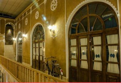 هتل سنتی فیروزه