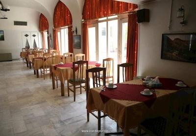 هتل جهانگردی شهرکرد