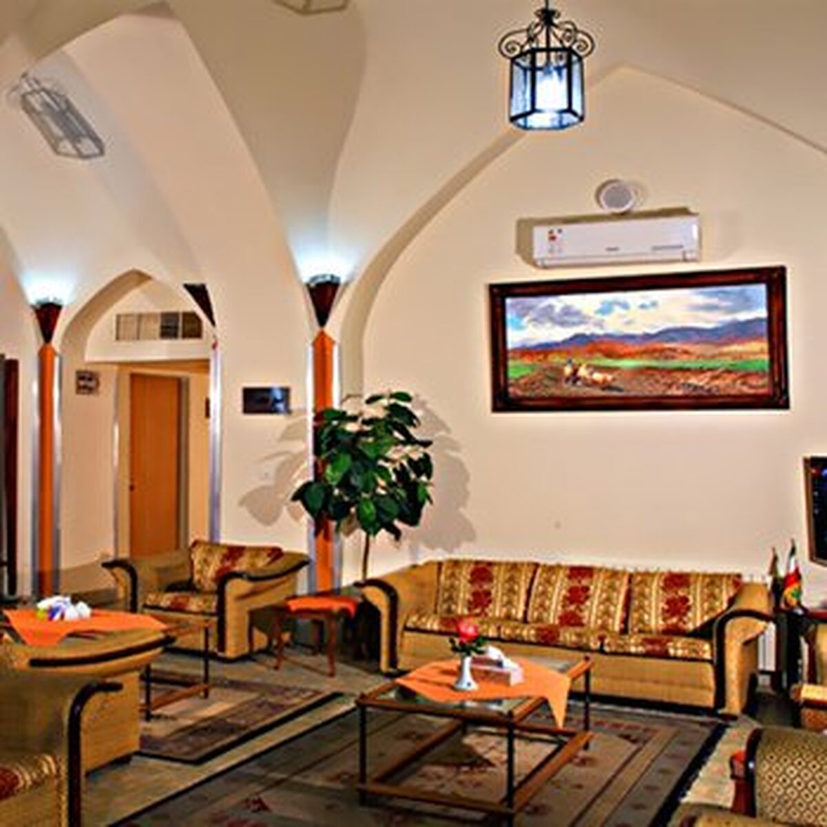 هتل جهانگردی دامغان