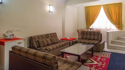 هتل جهانگردی بسطام