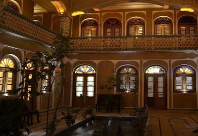 هتل فاضلی یزد