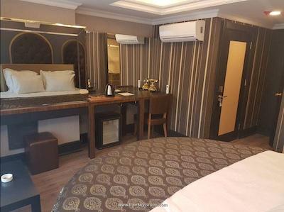 تینتیاوا پارک هتل