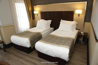 تینتیاوا پارک هتل