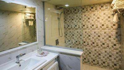 هتل پارسیان بوعلی همدان