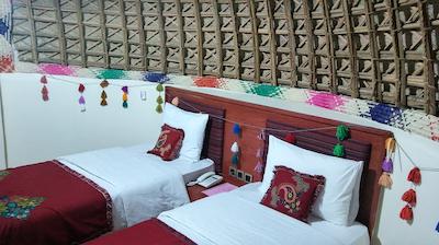 هتل سنتی پارسیان قلعه گنج