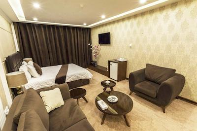 هتل ثامن مشهد