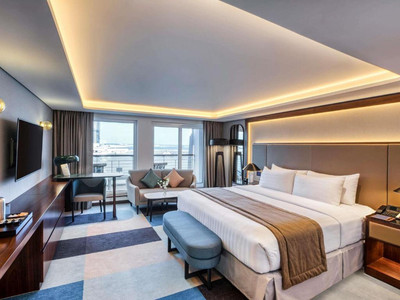 کوئین الیزابت 2