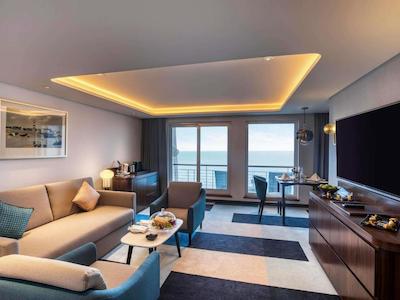 کوئین الیزابت 2