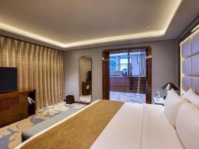 کوئین الیزابت 2