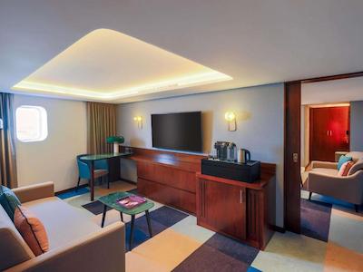 کوئین الیزابت 2