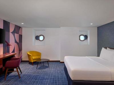 کوئین الیزابت 2