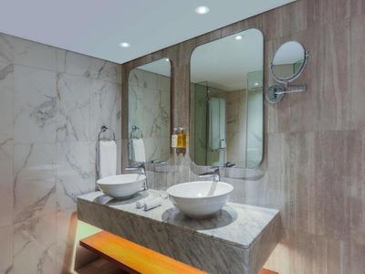 کوئین الیزابت 2