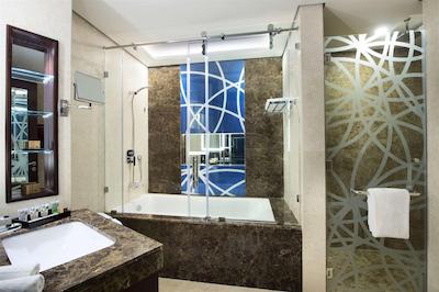 گلف کورت هتل بیزینس بی