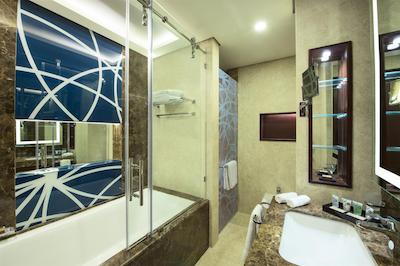 گلف کورت هتل بیزینس بی