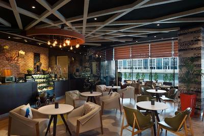 گلف کورت هتل بیزینس بی