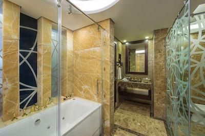 گلف کورت هتل بیزینس بی