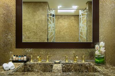 گلف کورت هتل بیزینس بی