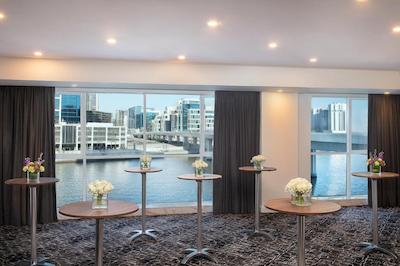 گلف کورت هتل بیزینس بی