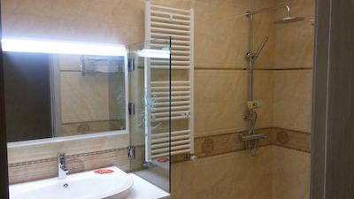 هتل آزادی تبریز