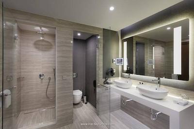 تایتانیک داون تاون بی اغلو