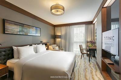 تایتانیک داون تاون بی اغلو