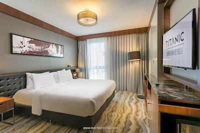 تایتانیک داون تاون بی اغلو