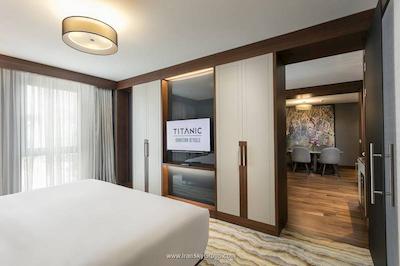 تایتانیک داون تاون بی اغلو