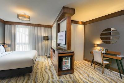 تایتانیک داون تاون بی اغلو