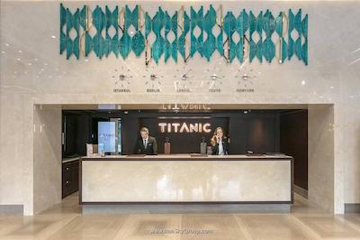 تایتانیک داون تاون بی اغلو