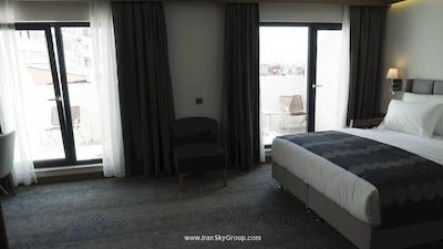 یوکسل استانبول ینیکاپی