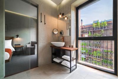 آیوتا هتل تفلیس