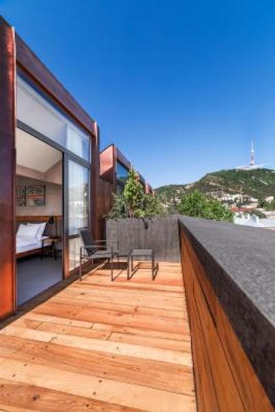 آیوتا هتل تفلیس